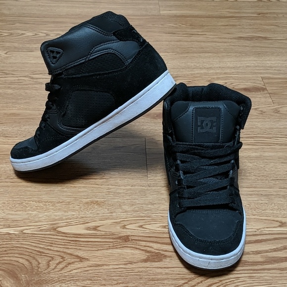 dc high top sneakers